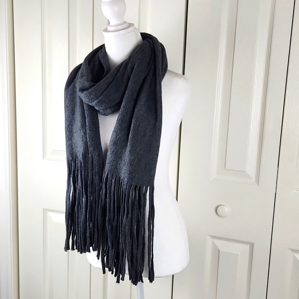 LUCKY BRAND classic gray scarf